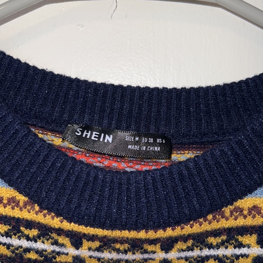 Patterned Cropped Sweater - Picture 2 of 3